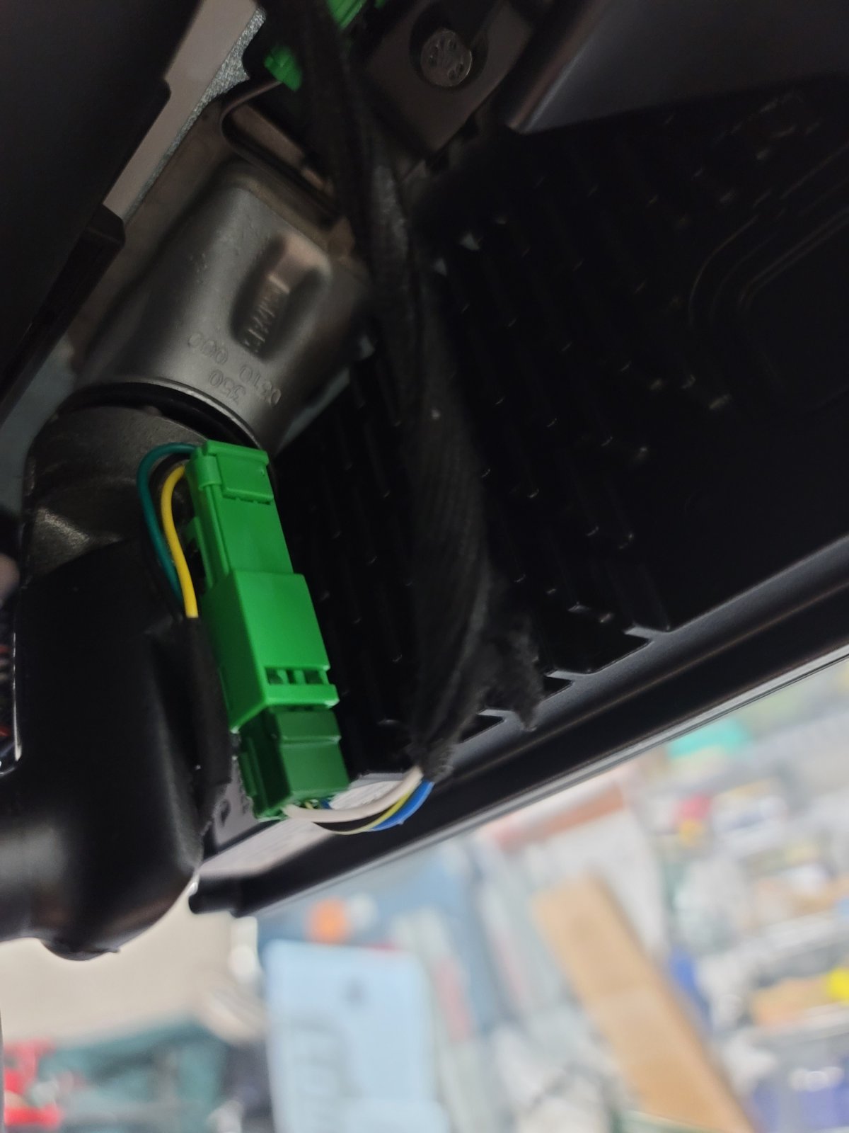 3-pin Type V Port on mirror stem, side view