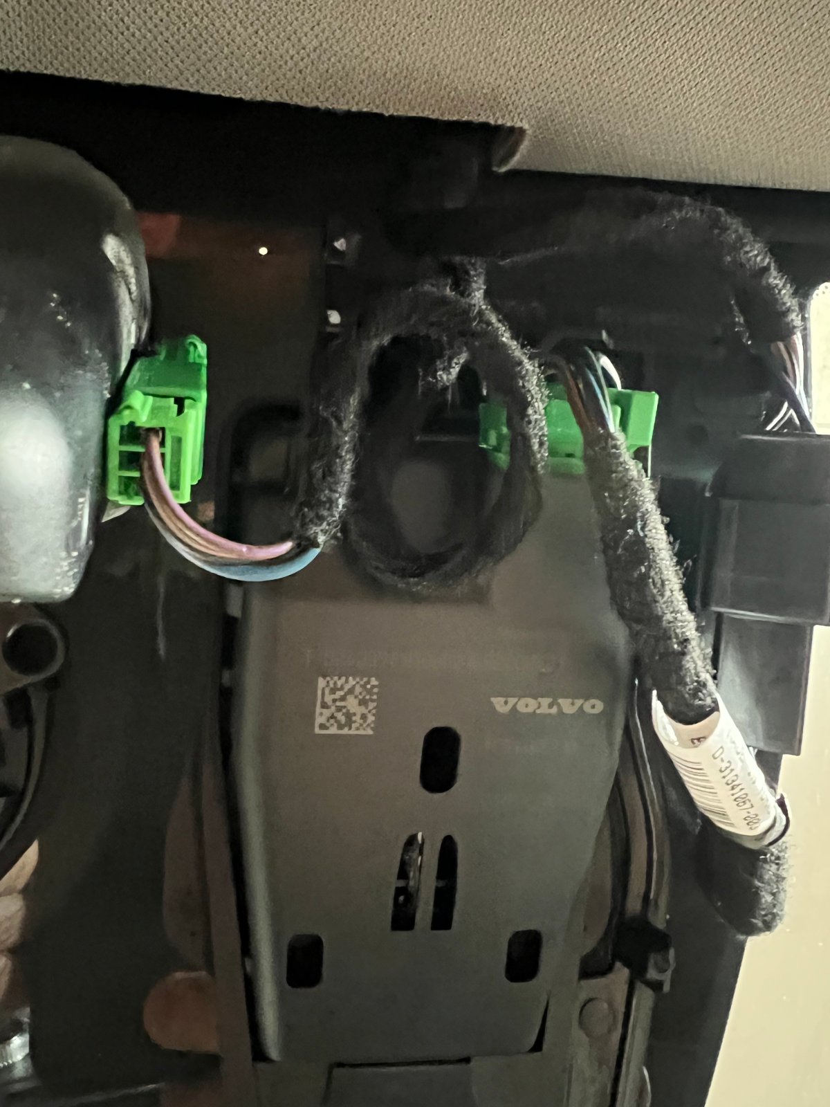 3-pin Type V Port on side of mirror, under view